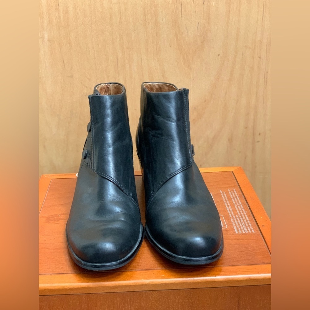 Ariat Black Leather Snap Ankle Booties. Size-9.5B. Quiet Confidence - Picture 7 of 8